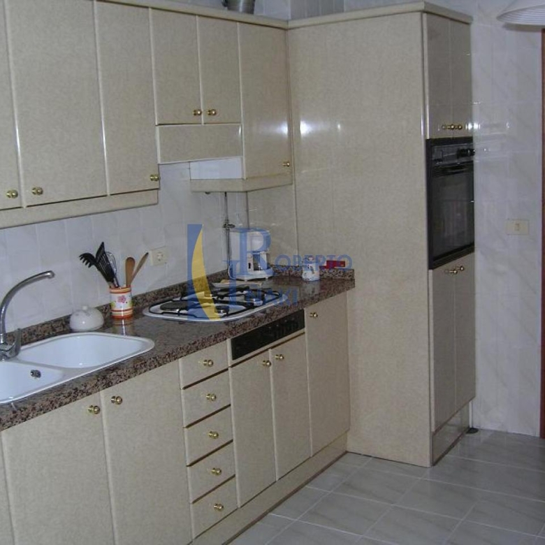 VENTA PISO SEMIAMUEBLADO