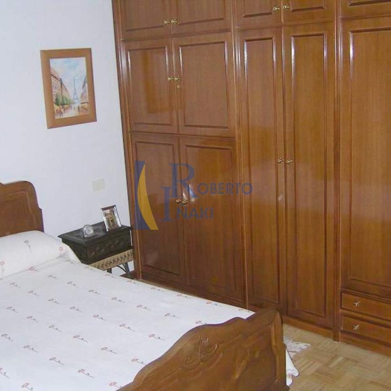 VENTA PISO SEMIAMUEBLADO