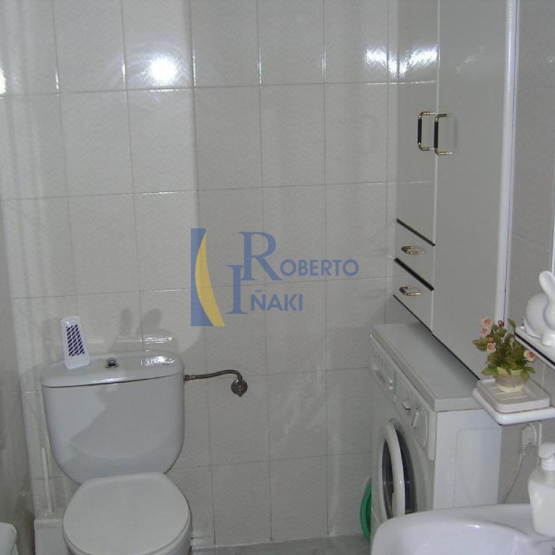 VENTA PISO SEMIAMUEBLADO