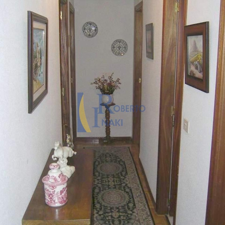 VENTA PISO SEMIAMUEBLADO