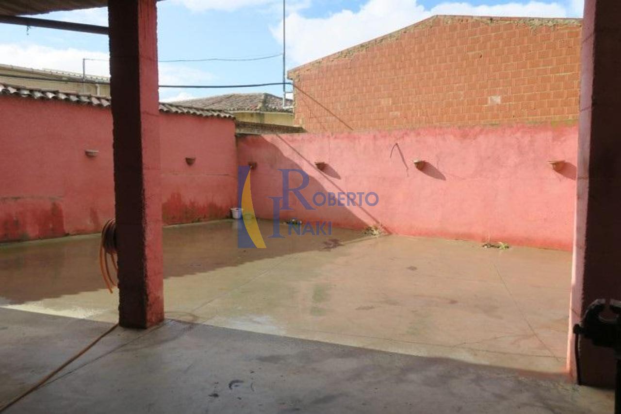 167119102500031707_166915042332 VILLAORNATE CASA DE DOS PLANTAS CON PATIO