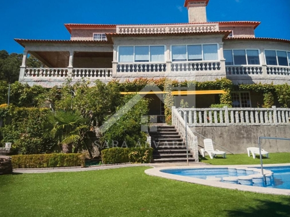 ESPECTACULAR CHALET DE PIEDRA CON VISTAS A LA RIA DE VIGO EN CANGAS