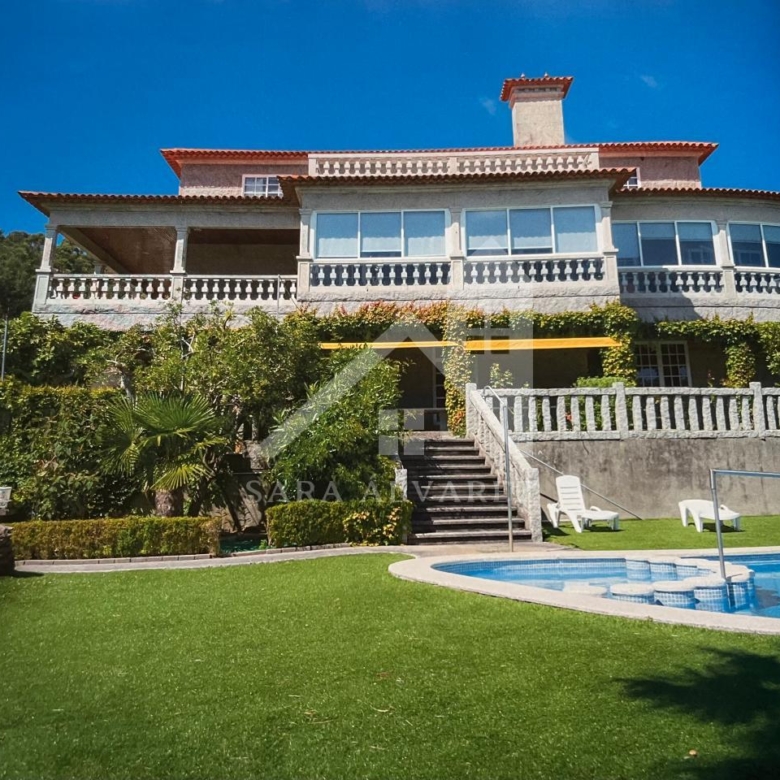 ESPECTACULAR CHALET DE PIEDRA CON VISTAS A LA RIA DE VIGO EN CANGAS