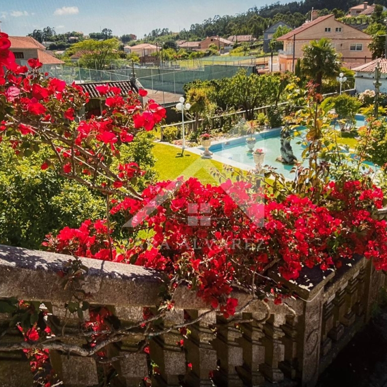 ESPECTACULAR CHALET DE PIEDRA CON VISTAS A LA RIA DE VIGO EN CANGAS