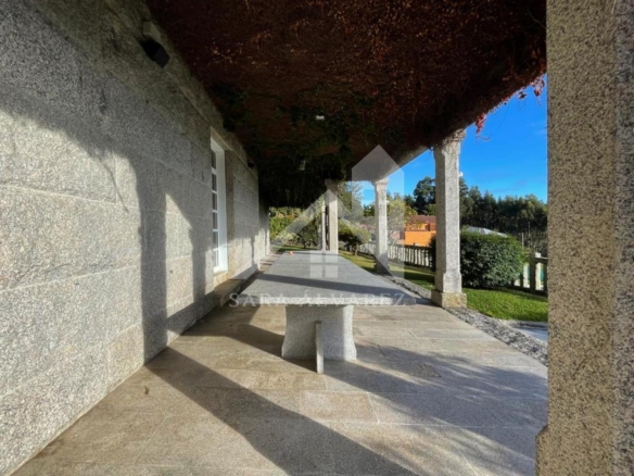 ESPECTACULAR CHALET DE PIEDRA CON VISTAS A LA RIA DE VIGO EN CANGAS