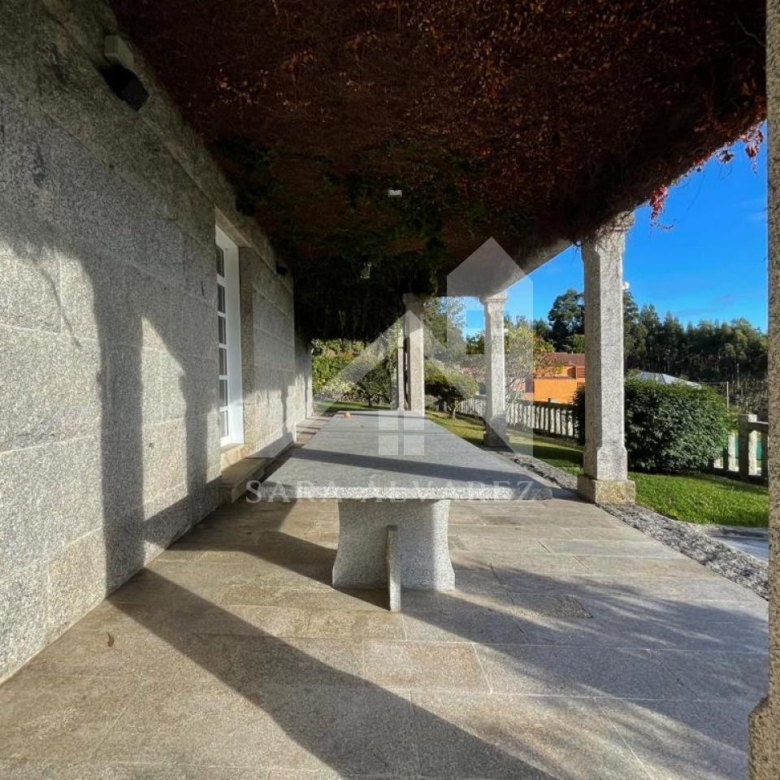 ESPECTACULAR CHALET DE PIEDRA CON VISTAS A LA RIA DE VIGO EN CANGAS