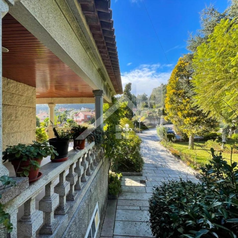 ESPECTACULAR CHALET DE PIEDRA CON VISTAS A LA RIA DE VIGO EN CANGAS