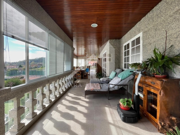 ESPECTACULAR CHALET DE PIEDRA CON VISTAS A LA RIA DE VIGO EN CANGAS