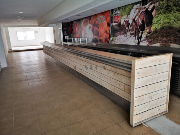 BAR CAFETERIA En alquiler, sin traspaso. Bien ubicado. Con licencia.