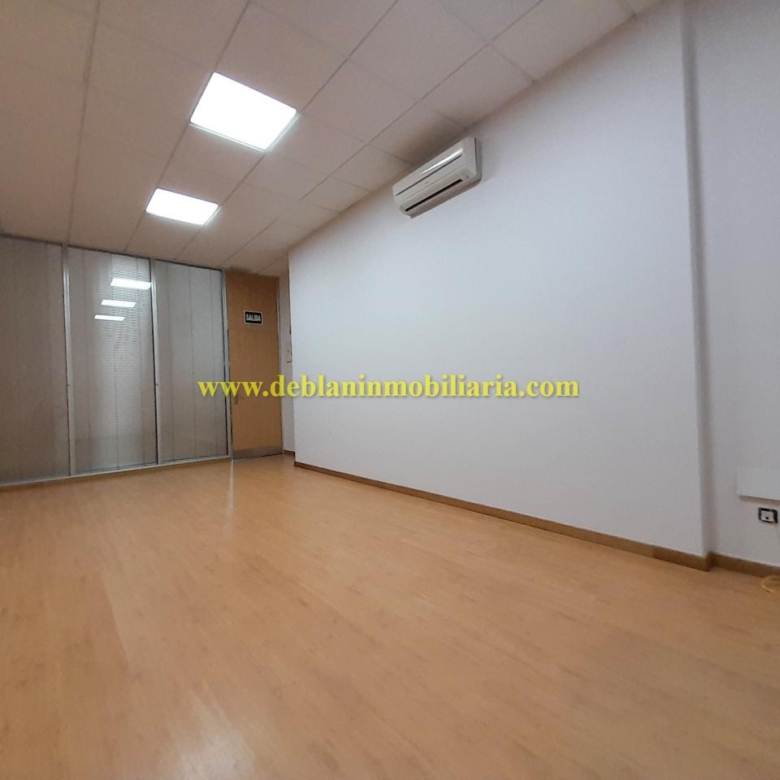 OFICINA DE 25 M2, EN ÁREA COMERCIAL POLÍGONO A GRANXA