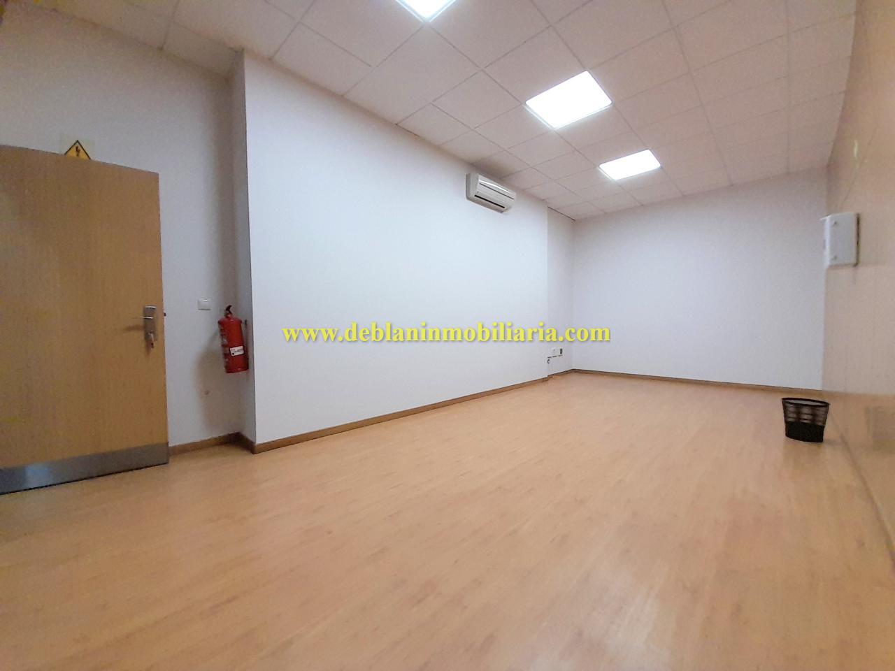 167958668632200023242_167958655190 OFICINA DE 25 M2, EN ÁREA COMERCIAL POLÍGONO A GRANXA