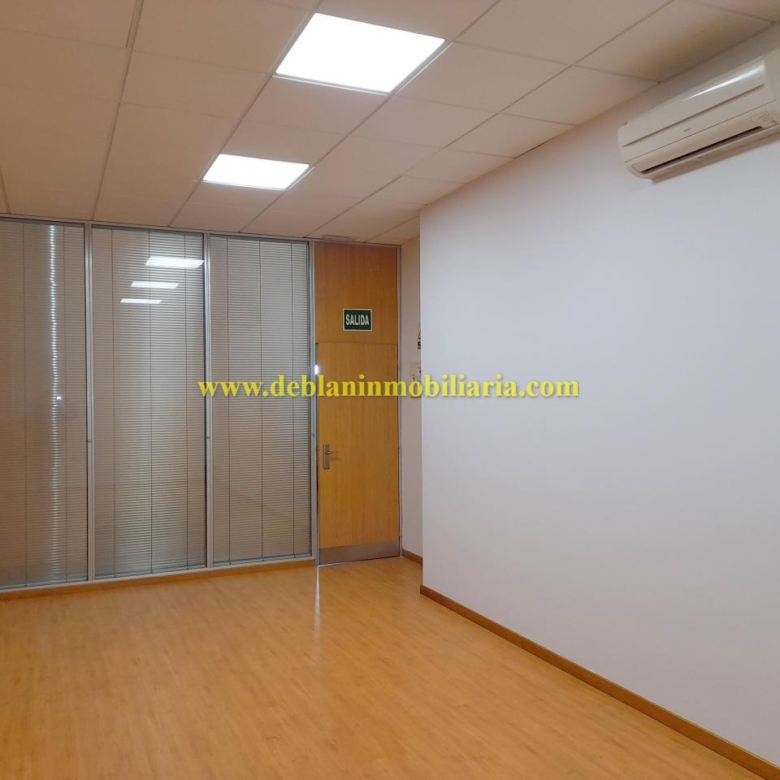 OFICINA DE 25 M2, EN ÁREA COMERCIAL POLÍGONO A GRANXA