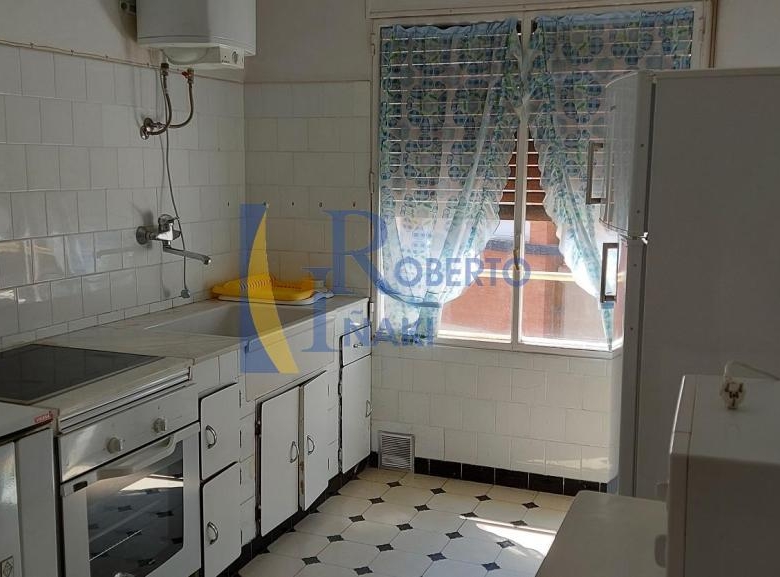 CASA CENTRICA CON LOCAL COMERCIAL
