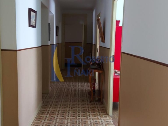 CASA CENTRICA CON LOCAL COMERCIAL