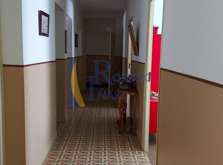 CASA CENTRICA CON LOCAL COMERCIAL