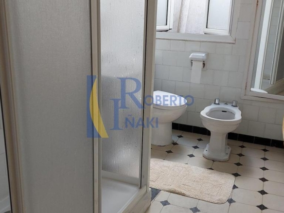 CASA CENTRICA CON LOCAL COMERCIAL
