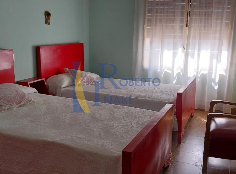 CASA CENTRICA CON LOCAL COMERCIAL