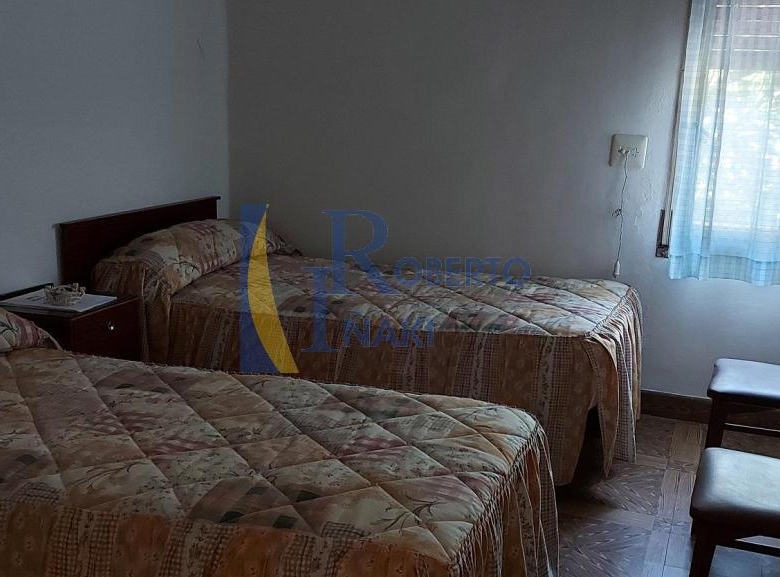 CASA CENTRICA CON LOCAL COMERCIAL