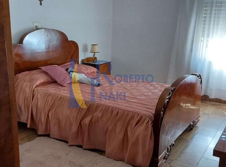CASA CENTRICA CON LOCAL COMERCIAL