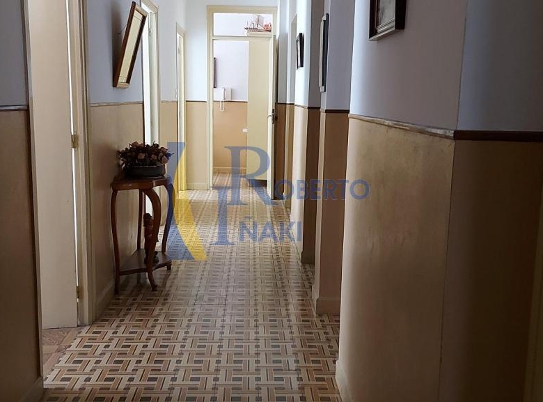 CASA CENTRICA CON LOCAL COMERCIAL