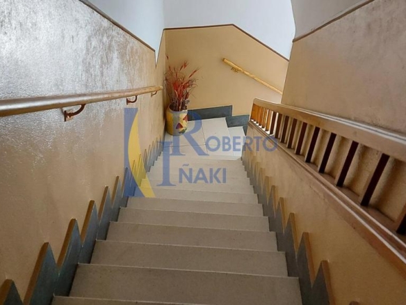 CASA CENTRICA CON LOCAL COMERCIAL