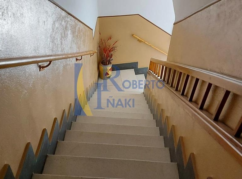 CASA CENTRICA CON LOCAL COMERCIAL