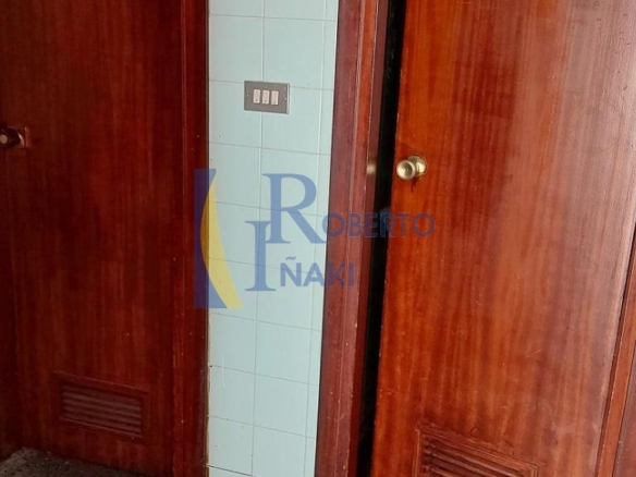 CASA CENTRICA CON LOCAL COMERCIAL