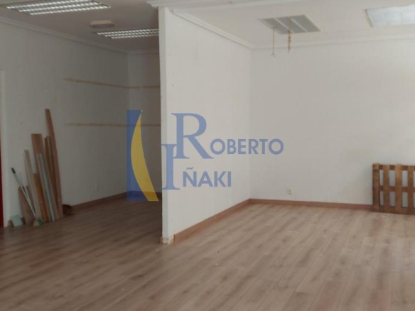 CASA CENTRICA CON LOCAL COMERCIAL
