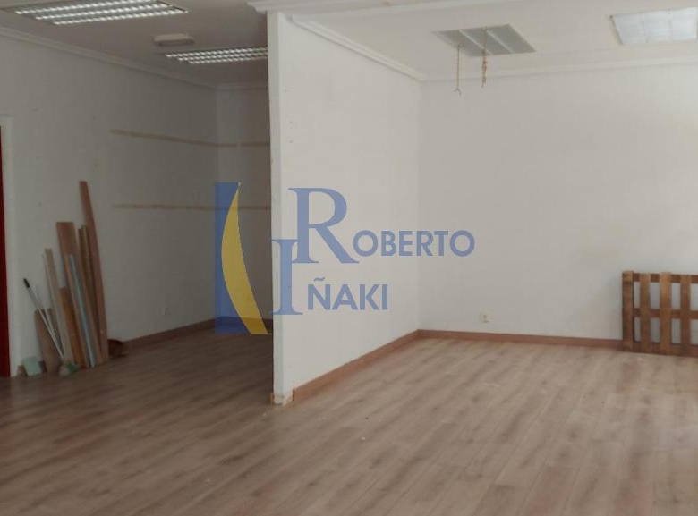 CASA CENTRICA CON LOCAL COMERCIAL