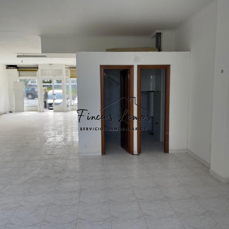 Local Comercial de 122 m2 en Vimianzo