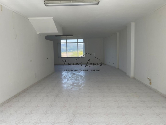 Local Comercial de 122 m2 en Vimianzo