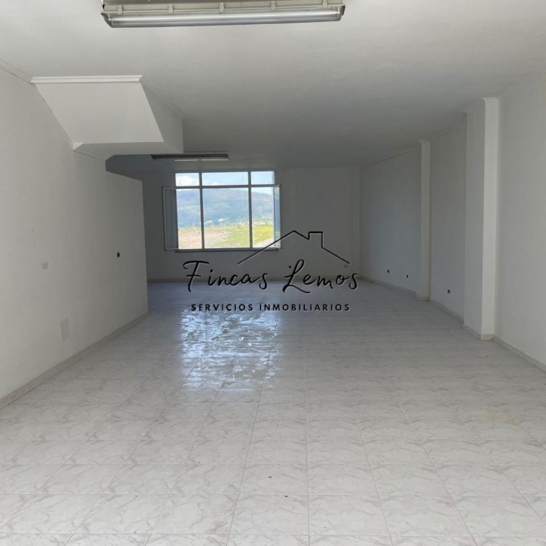 Local Comercial de 122 m2 en Vimianzo