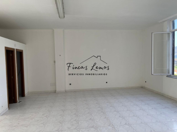 Local Comercial de 122 m2 en Vimianzo