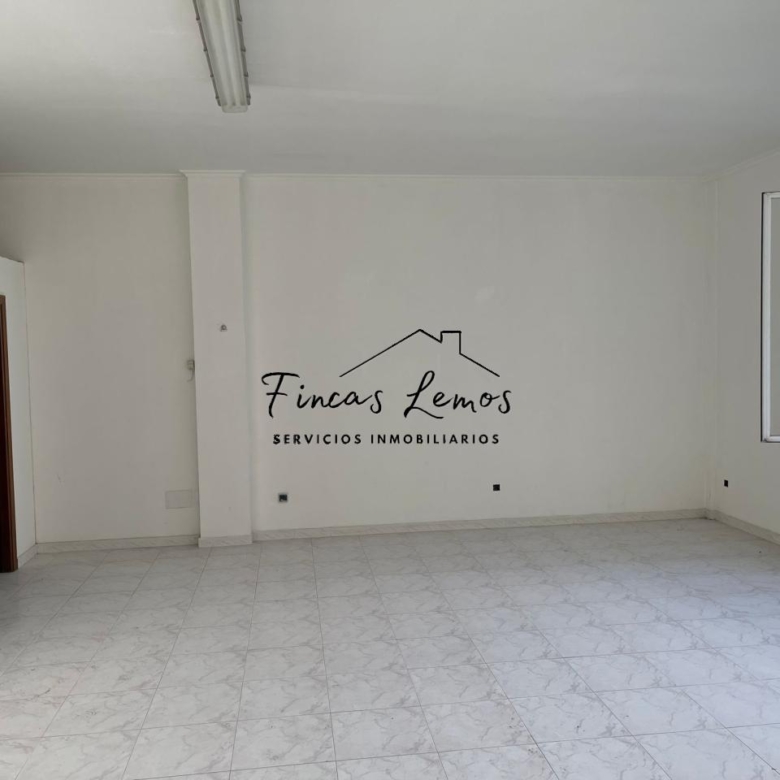Local Comercial de 122 m2 en Vimianzo