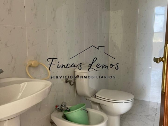 Local Comercial de 122 m2 en Vimianzo