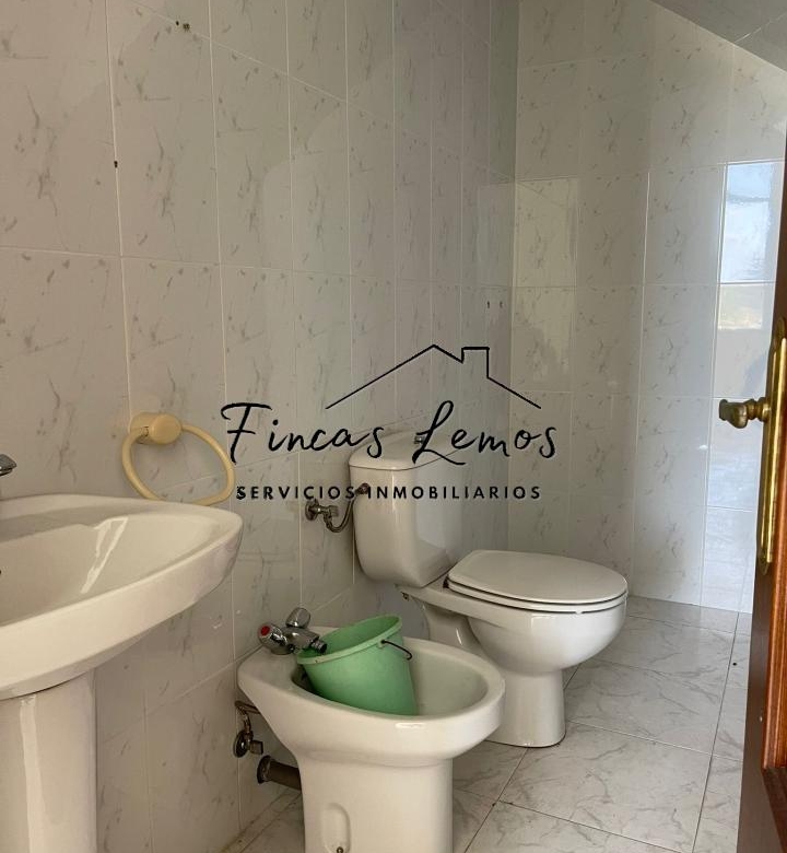 Local Comercial de 122 m2 en Vimianzo