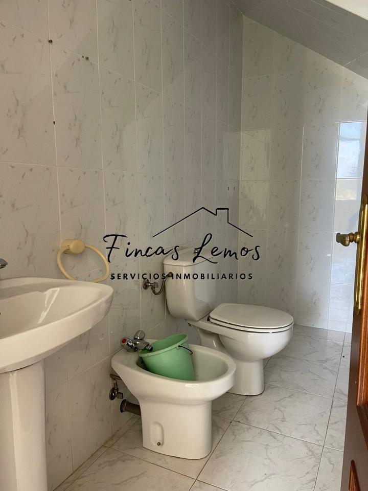 Local Comercial de 122 m2 en Vimianzo