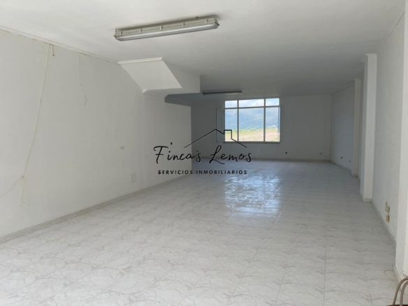Local Comercial de 122 m2 en Vimianzo
