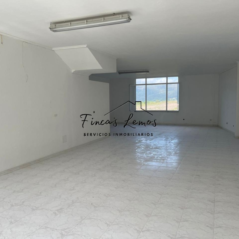 Local Comercial de 122 m2 en Vimianzo