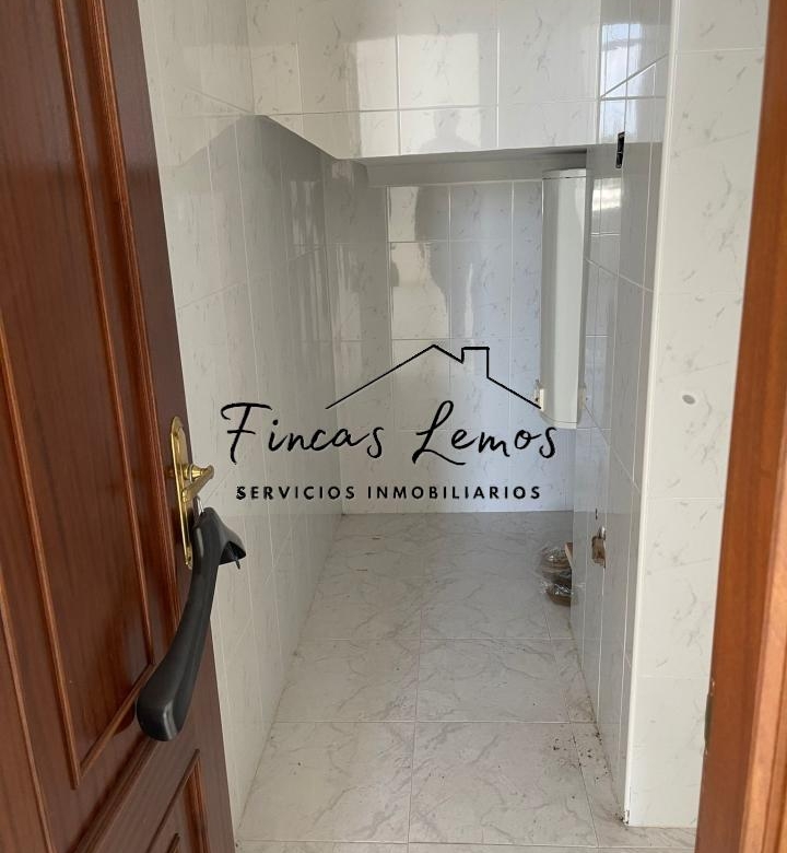 Local Comercial de 122 m2 en Vimianzo