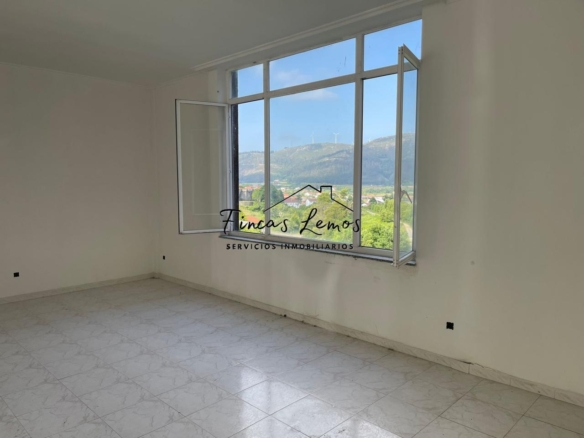 Local Comercial de 122 m2 en Vimianzo