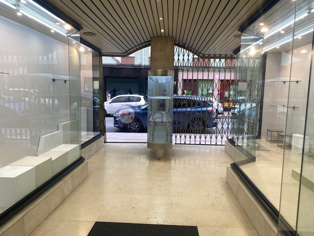 168502809066500023713_168502781554 Se alquila local comercial al lado de la Plaza Mayor
