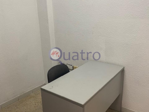 Se alquila local comercial al lado de la Plaza Mayor
