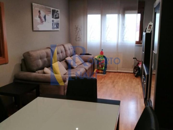 VENTA PISO SEMINUEVO. ALGUNOS MUEBLES
