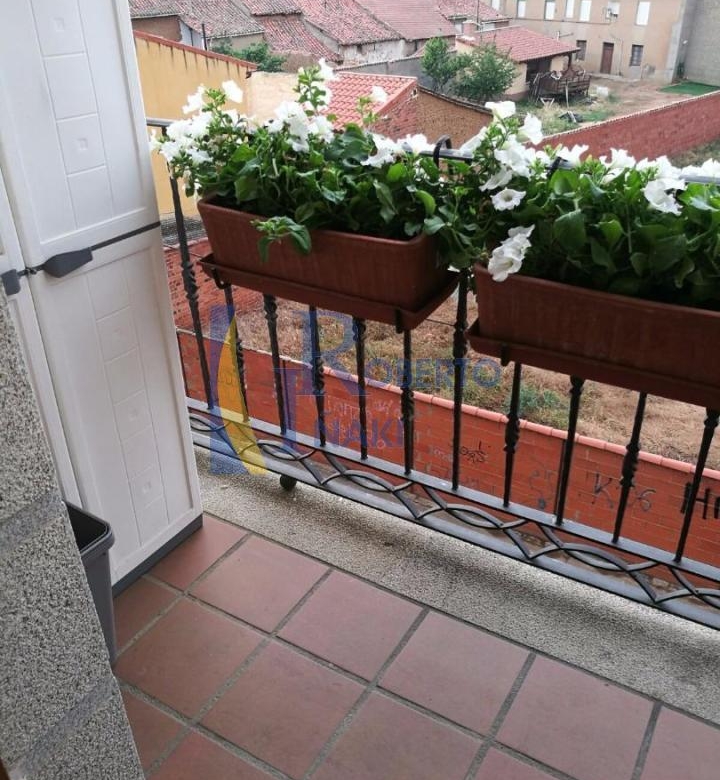 VENTA PISO SEMINUEVO. ALGUNOS MUEBLES