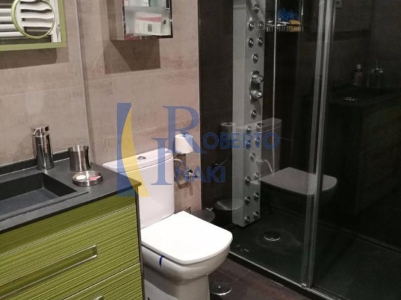VENTA PISO SEMINUEVO. ALGUNOS MUEBLES