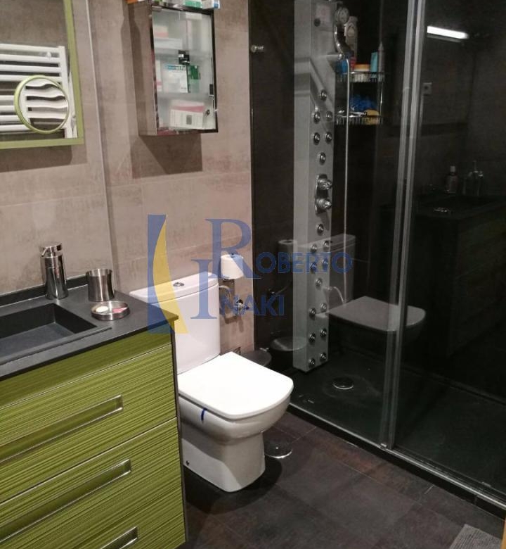 VENTA PISO SEMINUEVO. ALGUNOS MUEBLES