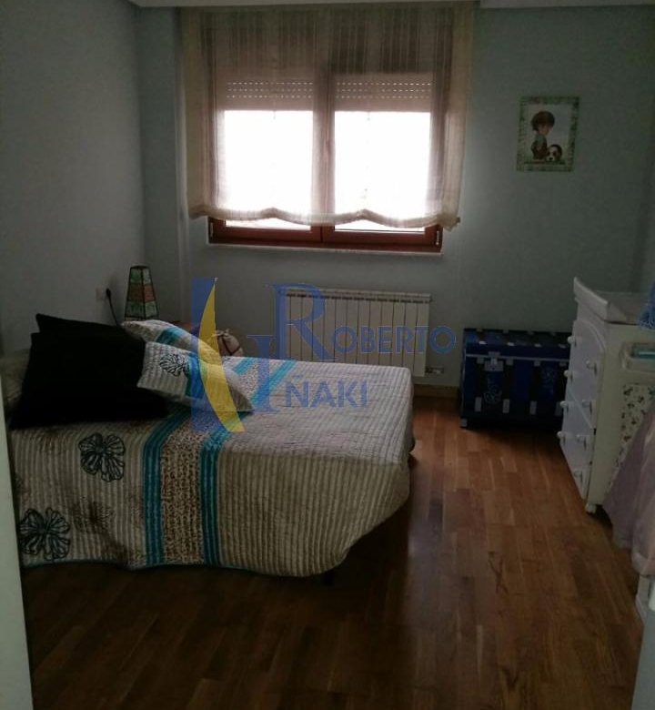 VENTA PISO SEMINUEVO. ALGUNOS MUEBLES