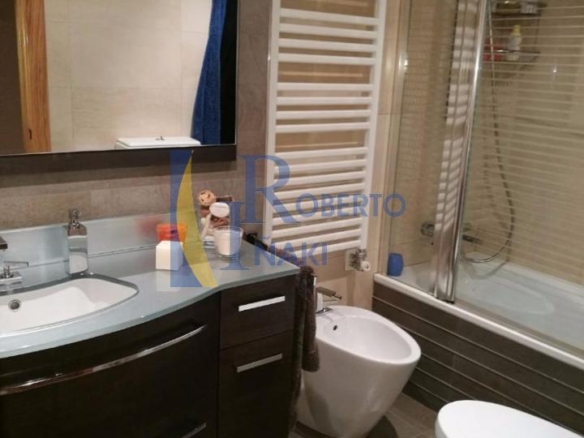 VENTA PISO SEMINUEVO. ALGUNOS MUEBLES