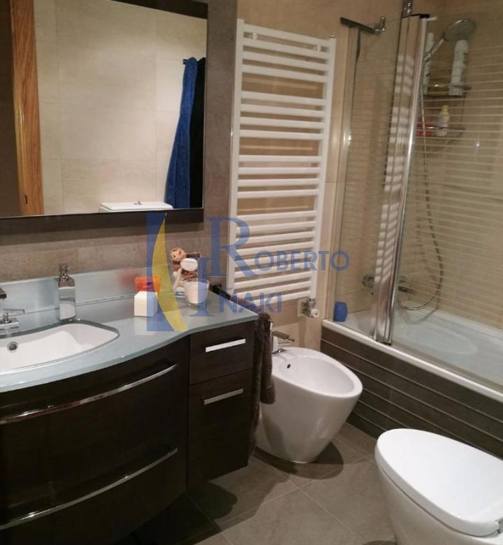 VENTA PISO SEMINUEVO. ALGUNOS MUEBLES